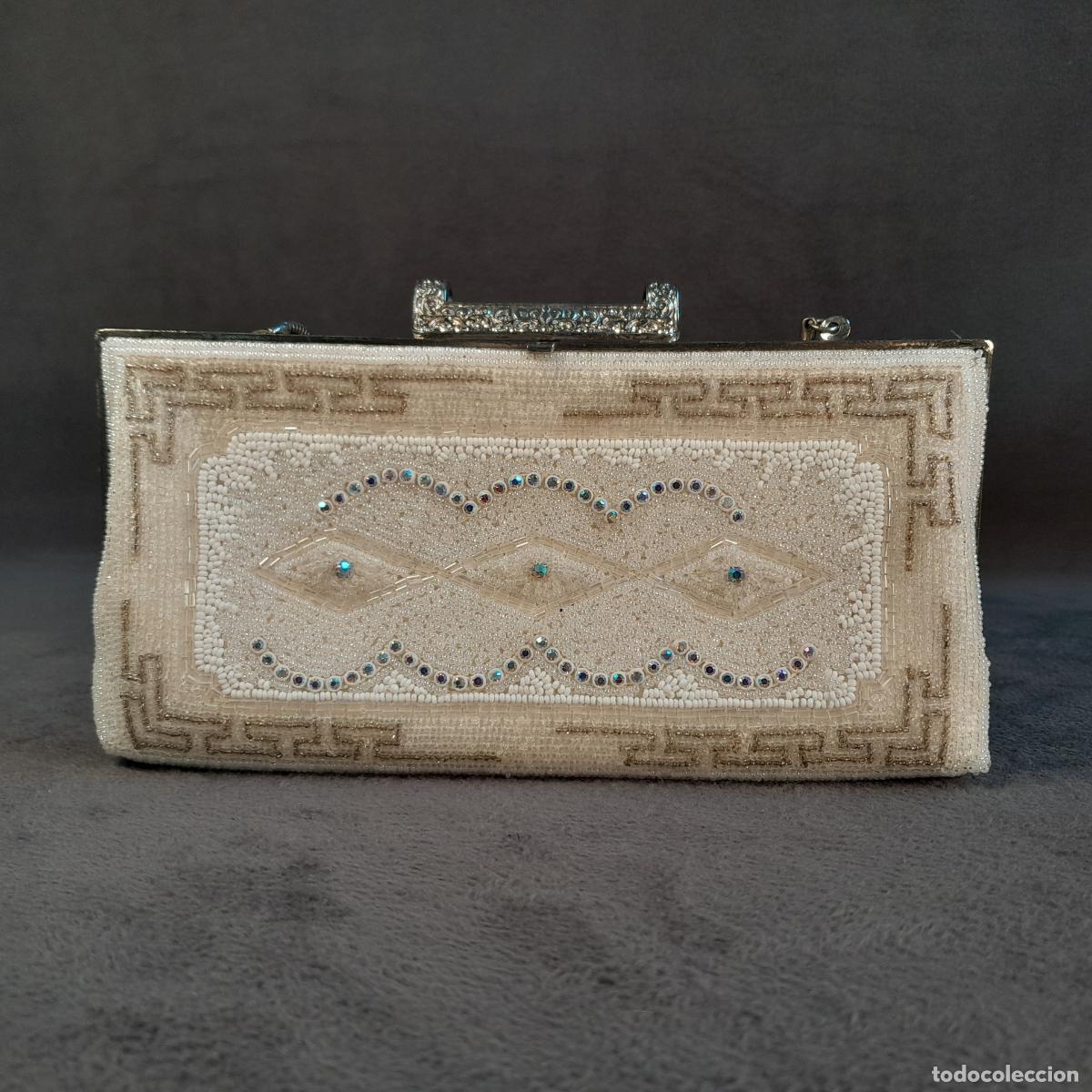 Antig&uuml;edades: BL-81. BOLSO DE FIESTA TIPO CLUTCH CON CUENTAS CON PEDRER&Iacute;A. MEDIADOS S.XX