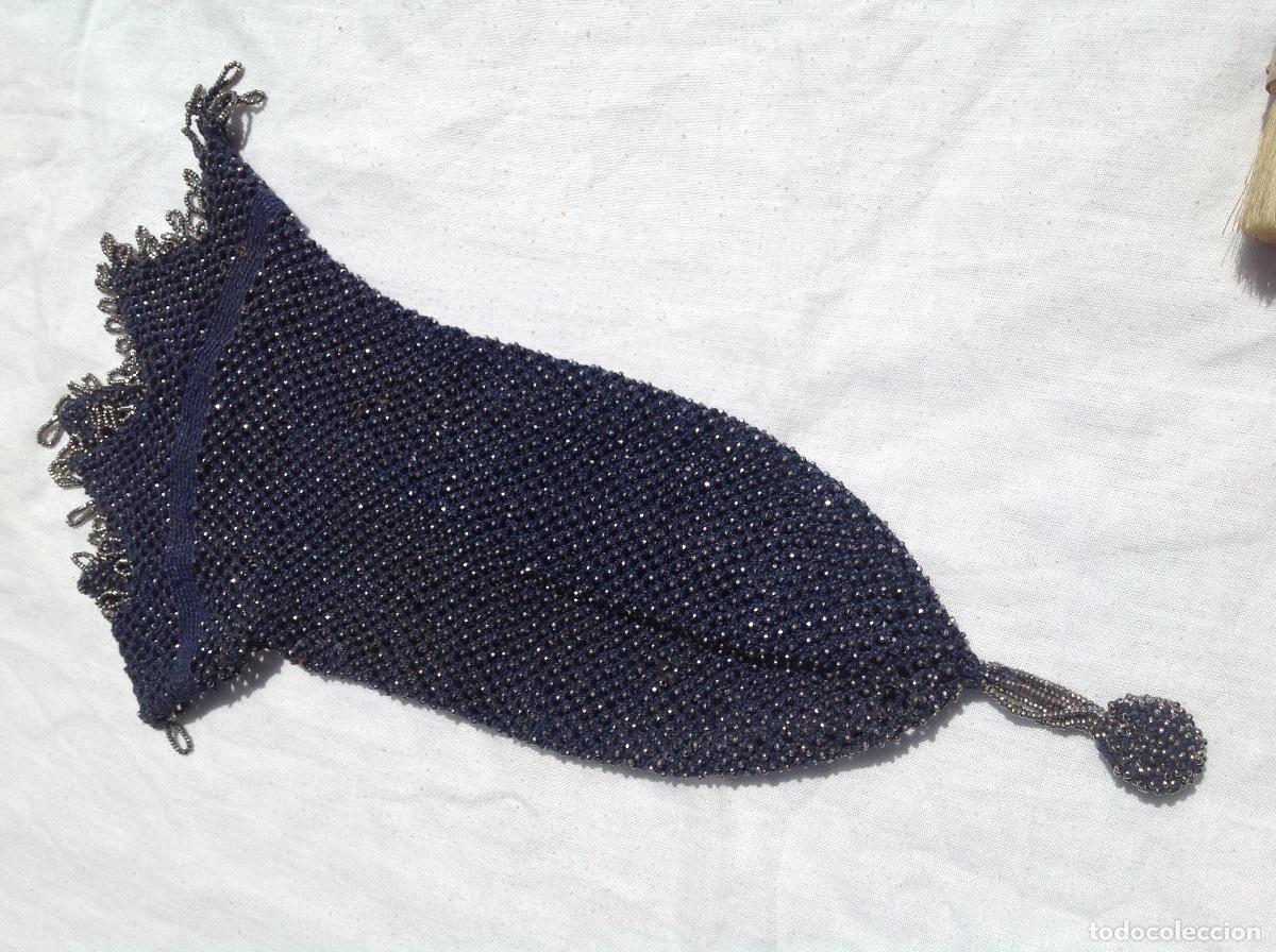 Antig&uuml;edades: Bolsita tejido de abalorios ppios s XX