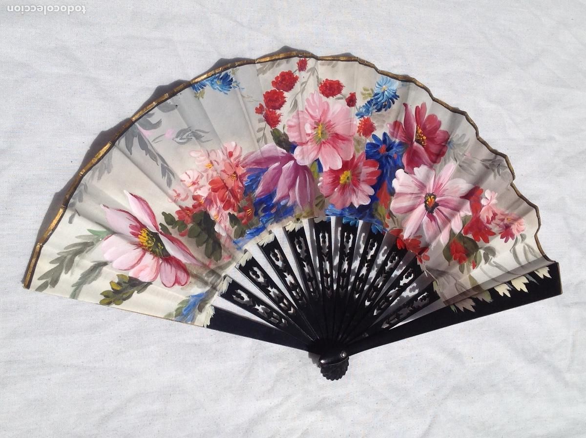 Antig&uuml;edades: Abanico con varillaje de madera negra y pis de tela pintada con flores