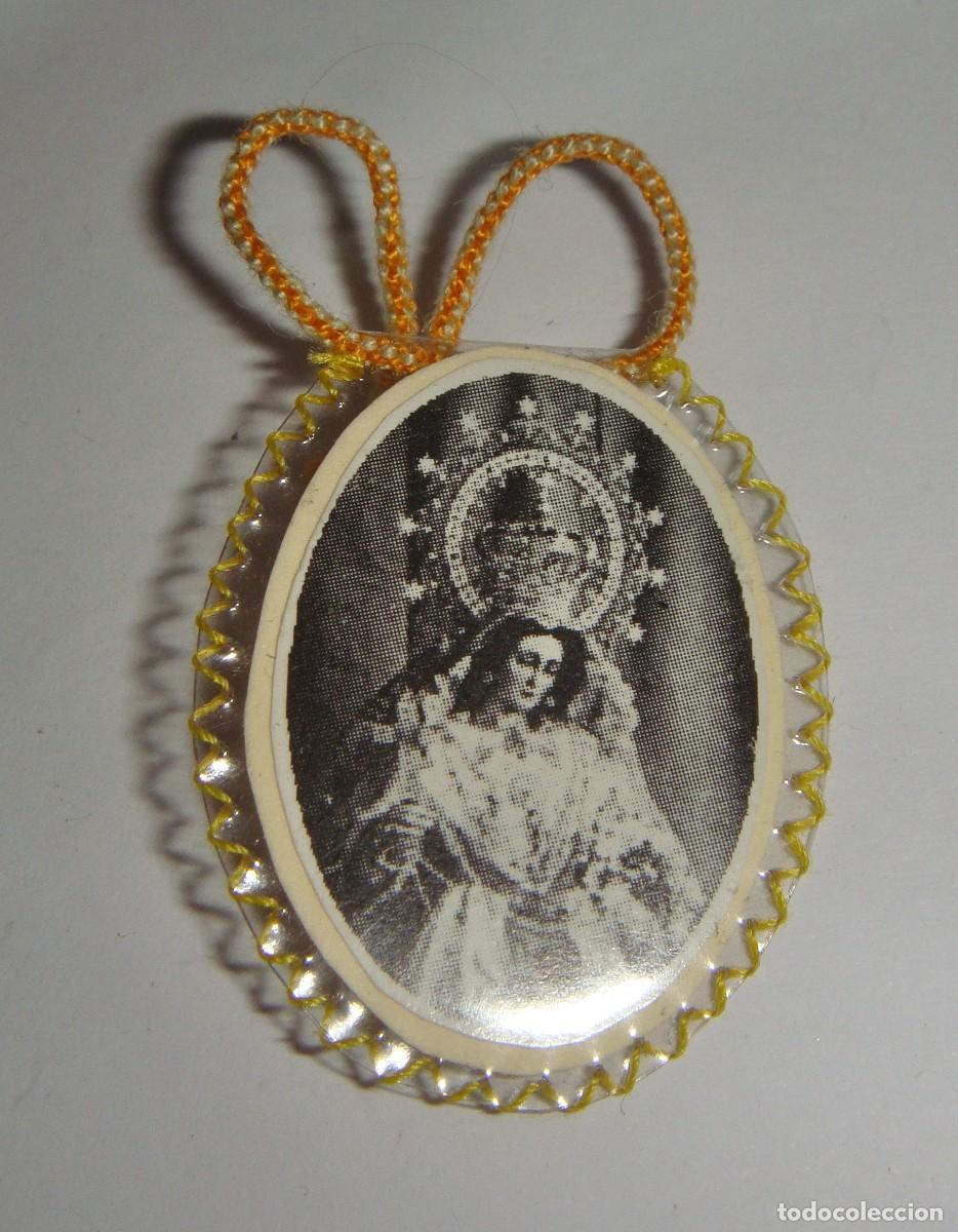 Antig&uuml;edades: Relicario Virgen de la Macarena &middot; Hermanas de la Cruz &middot; Reliquia ex indumentis &middot; ca. 1960&ndash;1980