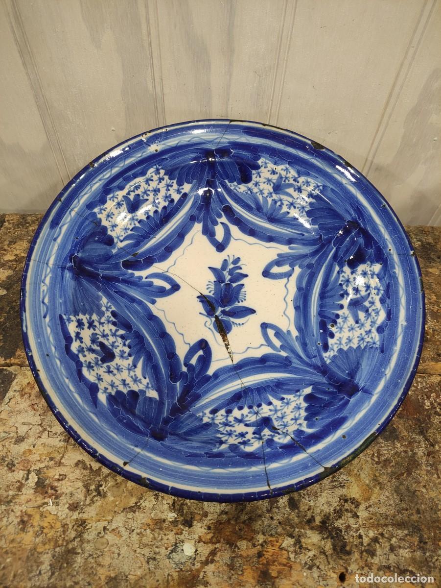 Antig&uuml;edades: Plato Manises serie azul reparado