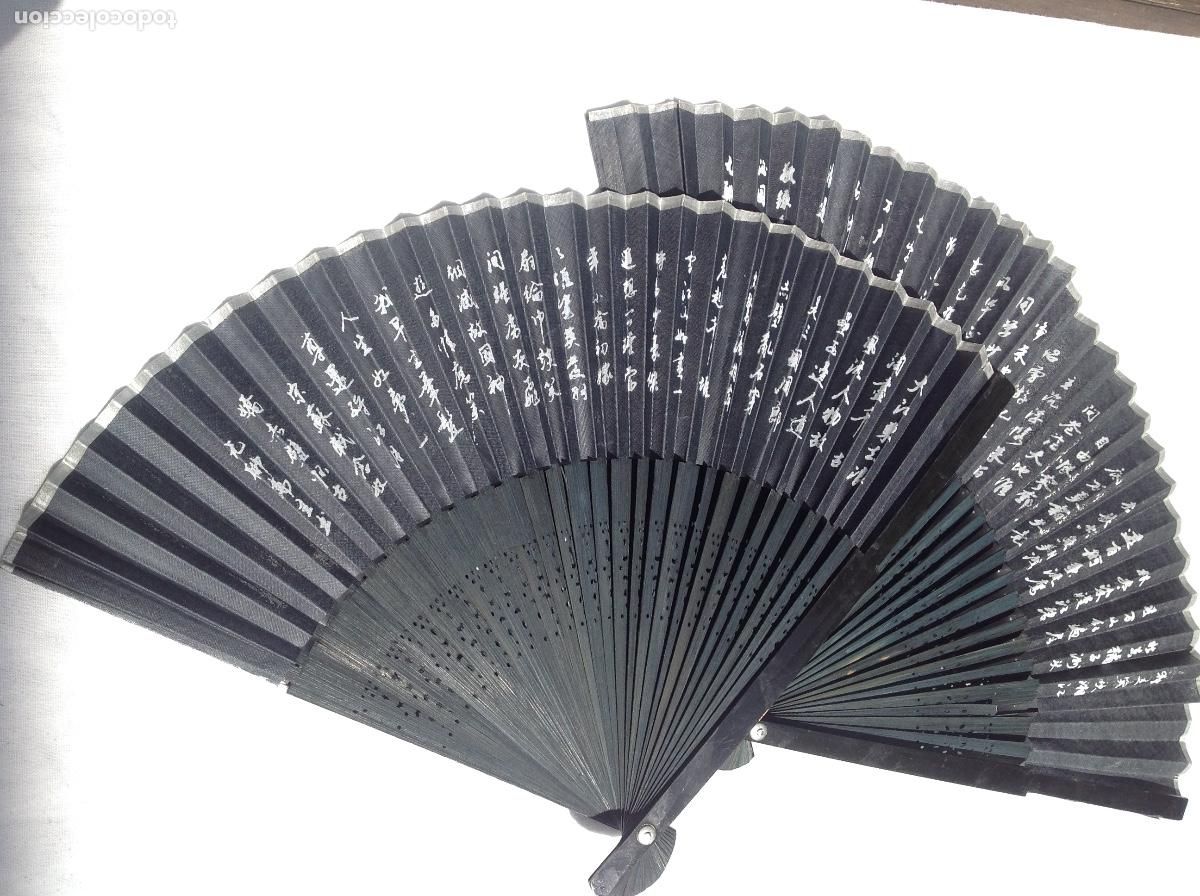 Antig&uuml;edades: Pareja de abanicos chinos en negro con decoraci&oacute;n de caracteres