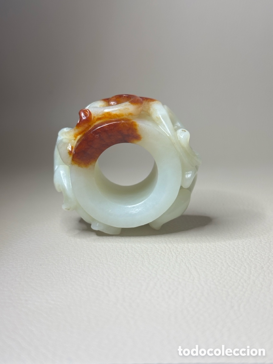 Antig&uuml;edades: (202 a. C. &ndash; 220 d. C.) Anillo de jade blanco con grabado de drag&oacute;n de la dinast&iacute;a Han