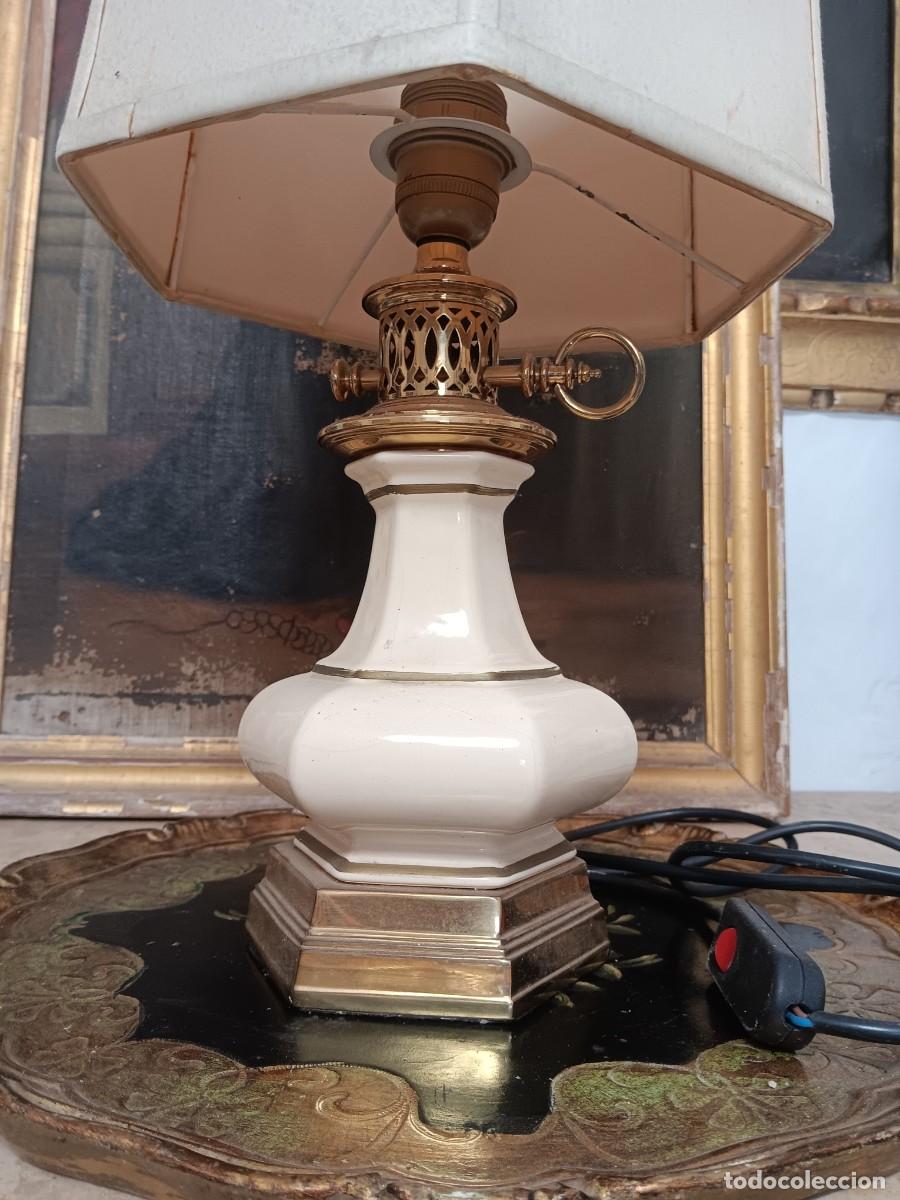 Antig&uuml;edades: l&aacute;mpara de mesa vintage de Stiffel de estilo Imperio franc&eacute;s destaca por su cuerpo de porcelana en t