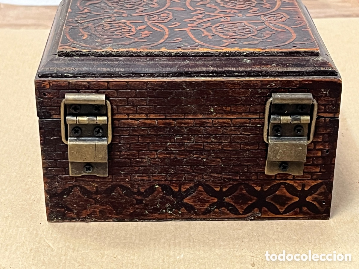Antig&uuml;edades: Joyero Antiguo de Madera Tallada. A/J - Foto 5
