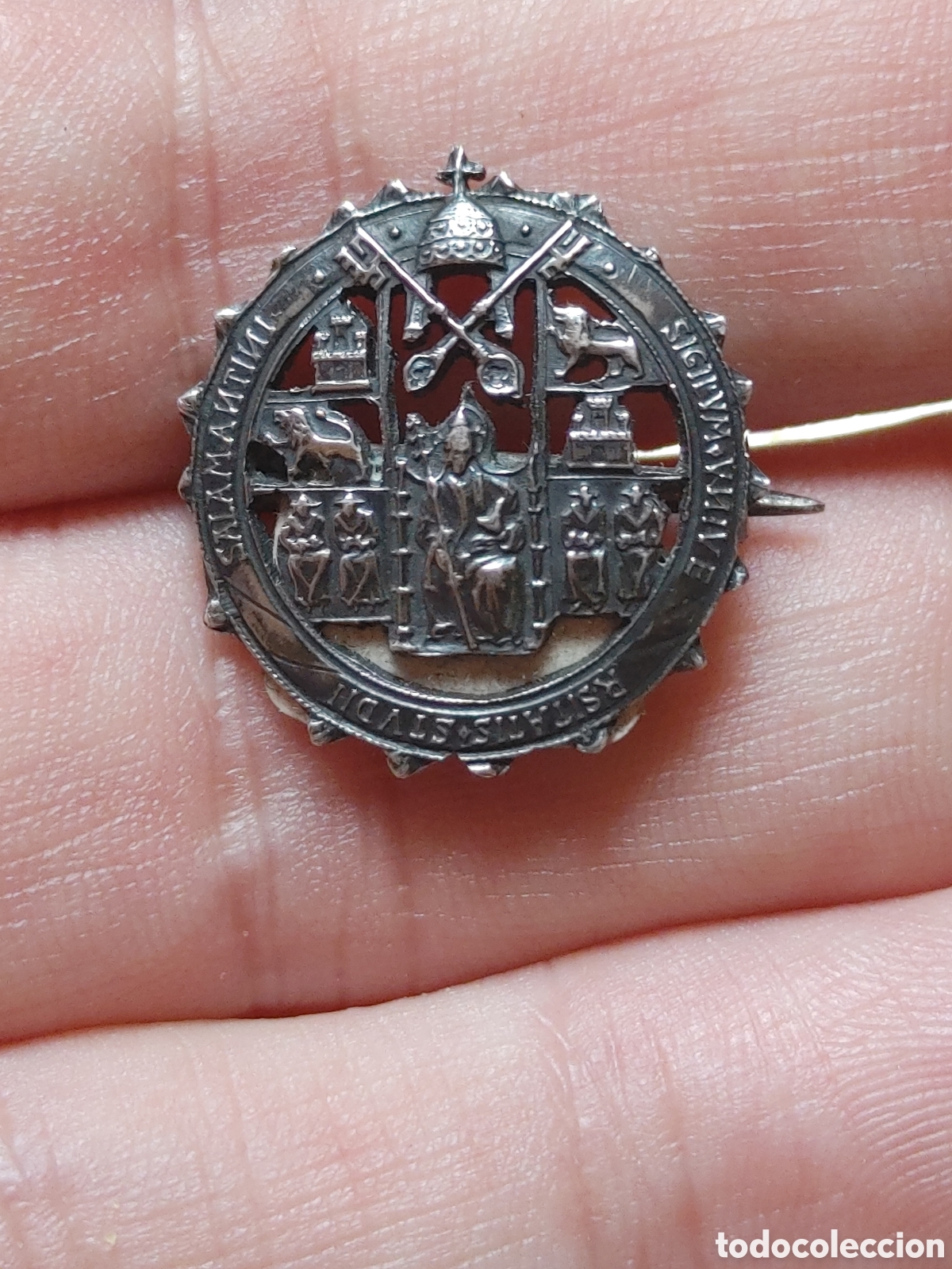 Antig&uuml;edades: Insignia de plata eclesiastica.