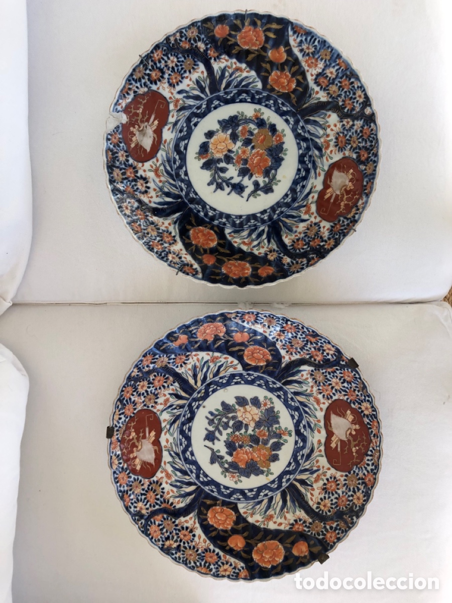 Antig&uuml;edades: Pareja de platos Imari. Siglo XIX