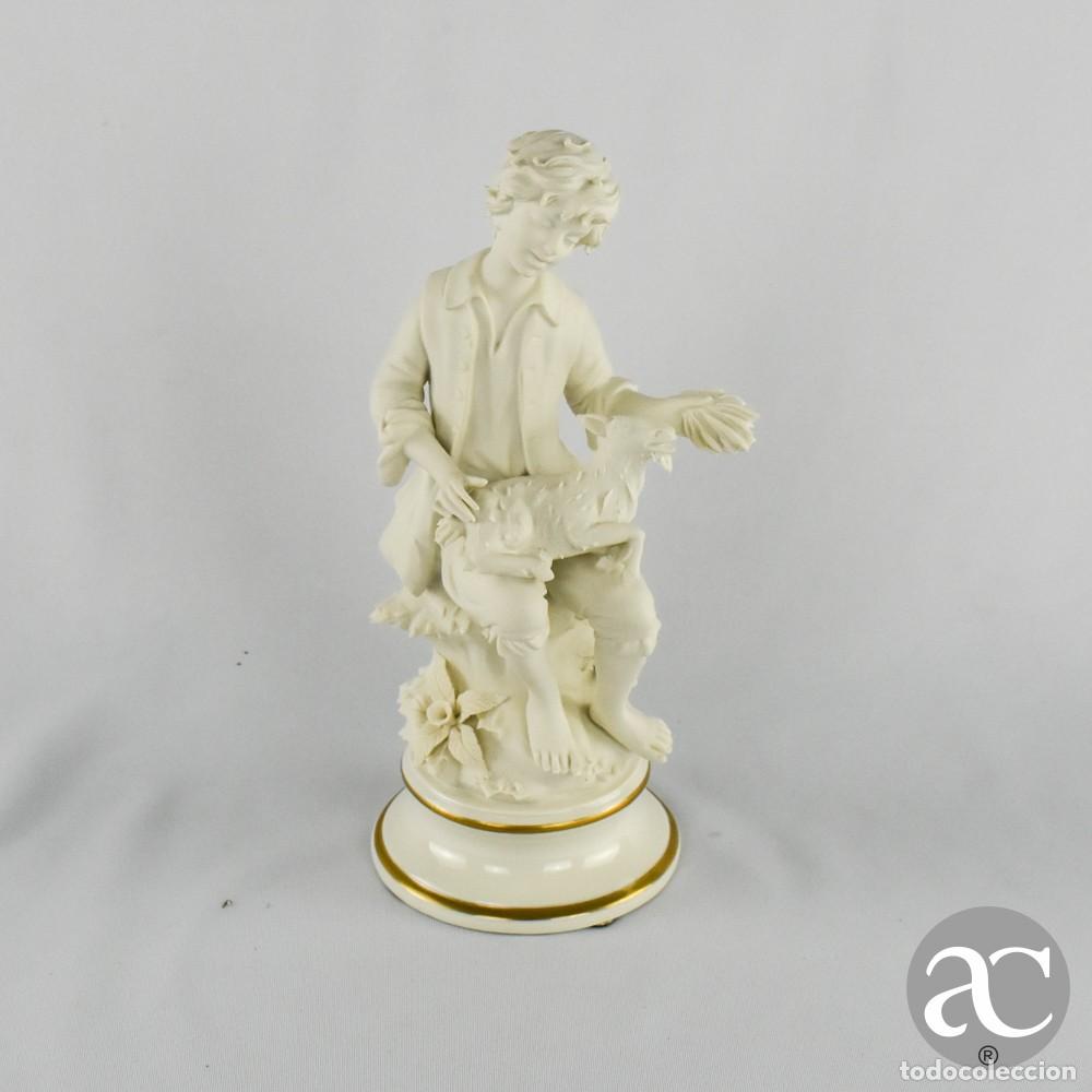 Antig&uuml;edades: Figura de jovem pastor em biscuit Capodimonte &ldquo;Marcolin&rdquo;