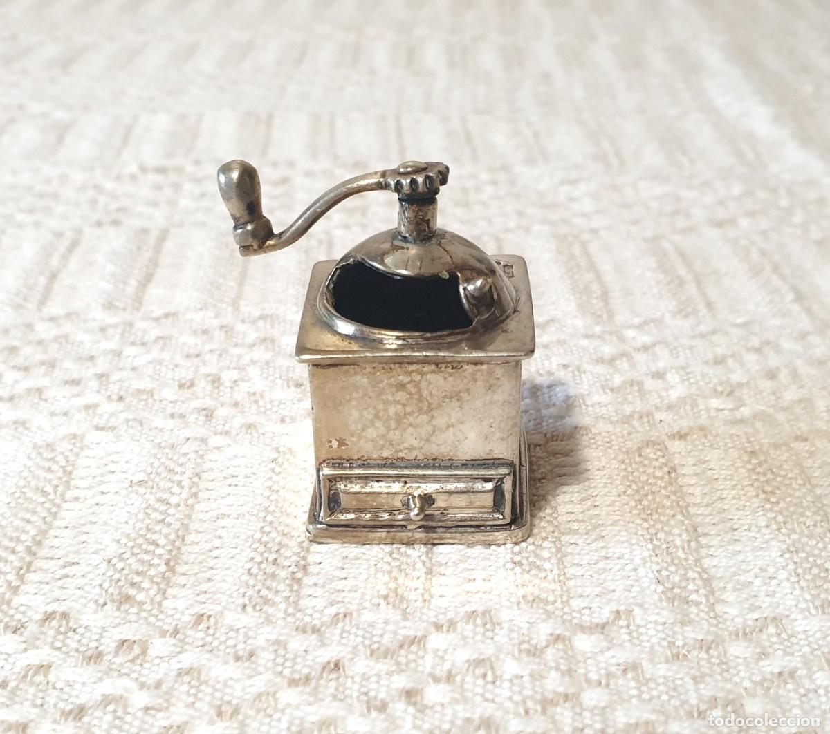 Antig&uuml;edades: Molinillo de caf&eacute; miniatura de plata 800, de colecci&oacute;n vintage para casa de mu&ntilde;ecas