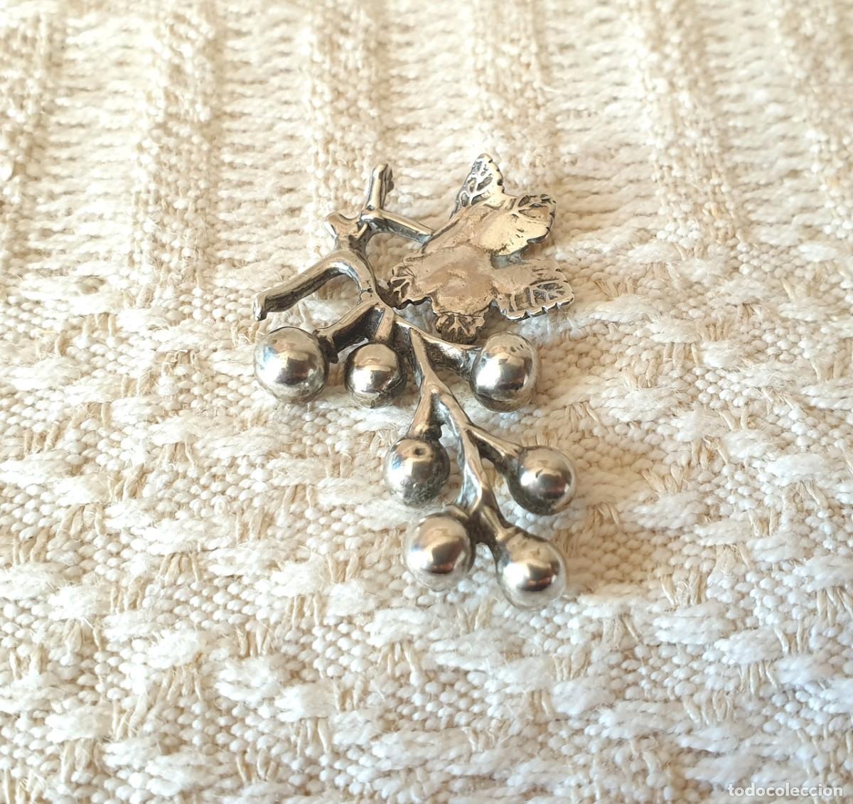 Antig&uuml;edades: Racimo de uvas miniatura vintage en plata microfundida, objeto de colecci&oacute;n