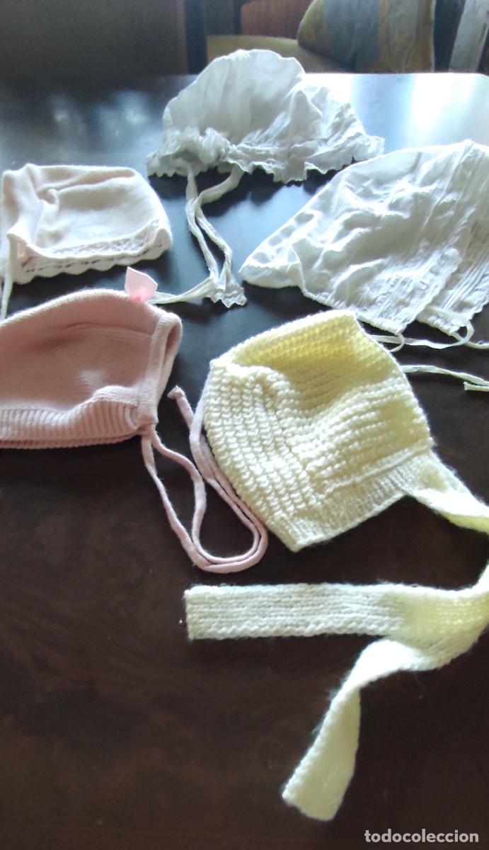 Antig&uuml;edades: LOTE DE 5 GORRITOS / CAPOTAS ANTIGUAS PARA BEB&Eacute; O BAUTIZO - HILO, ENCAJE Y PUNTO.