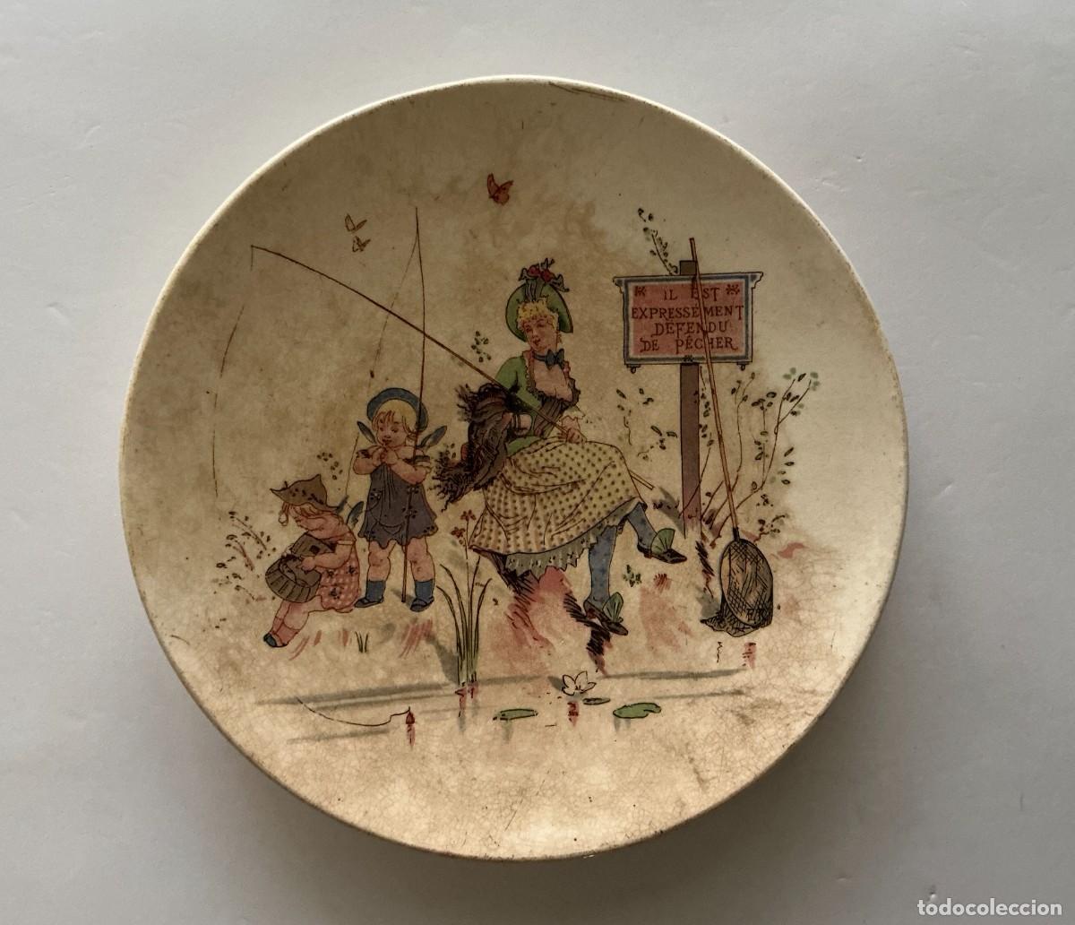 Antig&uuml;edades: Antiguo Plato Loza Francesa Siglo XIX Assiette Parlante &rdquo;D&eacute;fendu de P&ecirc;cher&rdquo; C. 1890