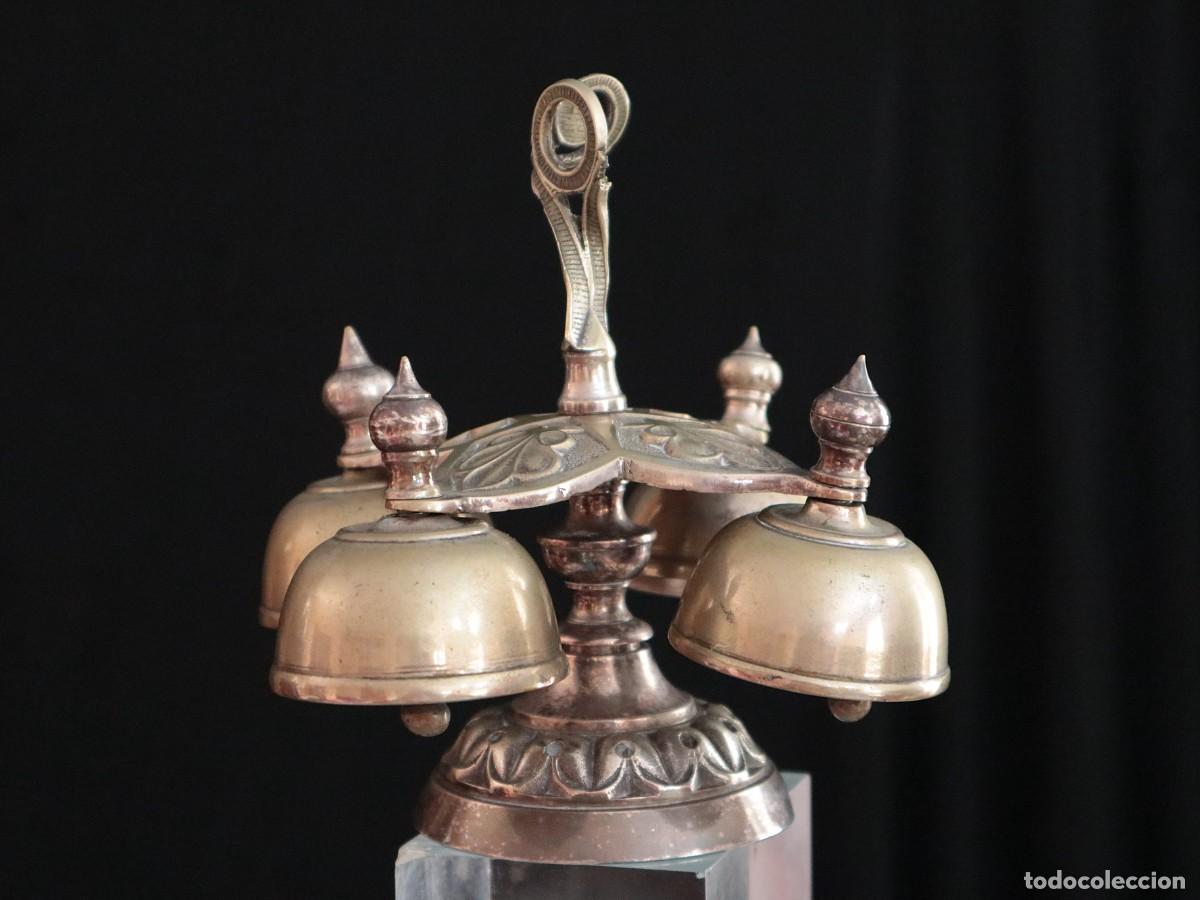 Antig&uuml;edades: Carrill&oacute;n-Campanas lit&uacute;rgicas de cuatro sonidos. Pps. S. XX.