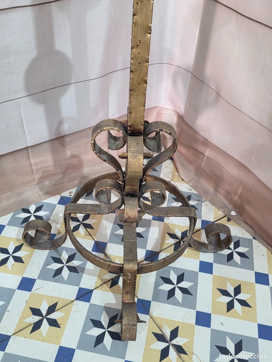 Antig&uuml;edades: L&aacute;mpara de pie o hachero forjado - Foto 5