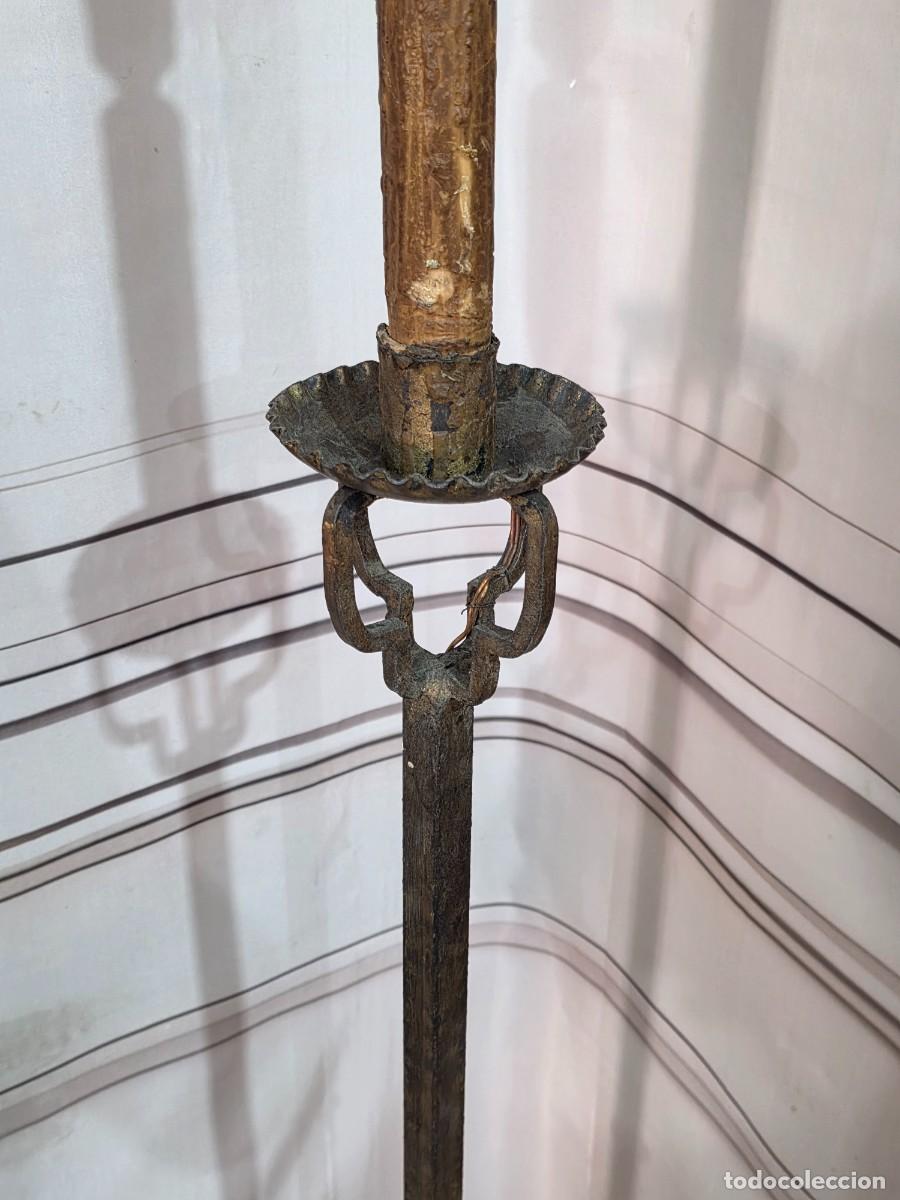 Antig&uuml;edades: L&aacute;mpara de pie de hierro forjado de estilo r&uacute;stico o medieval - Foto 3