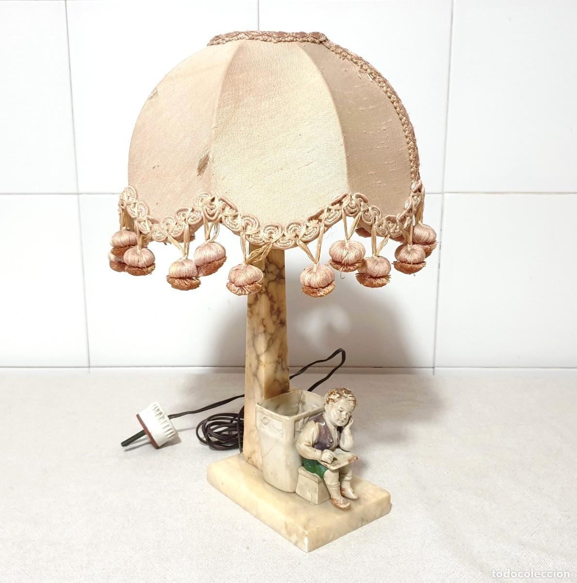 Antig&uuml;edades: Pantalla de l&aacute;mpara de mesa antigua del siglo XX, de m&aacute;rmol y porcelana, estilo Art Nouveau