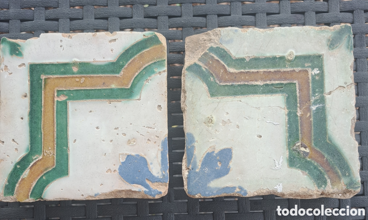 Antig&uuml;edades: 2 Azulejos. Siglo XV. Muel