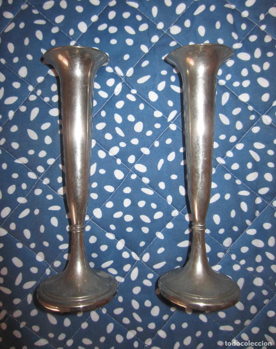 Antig&uuml;edades: DOS CANDELABROS DE ALPACA - Foto 2