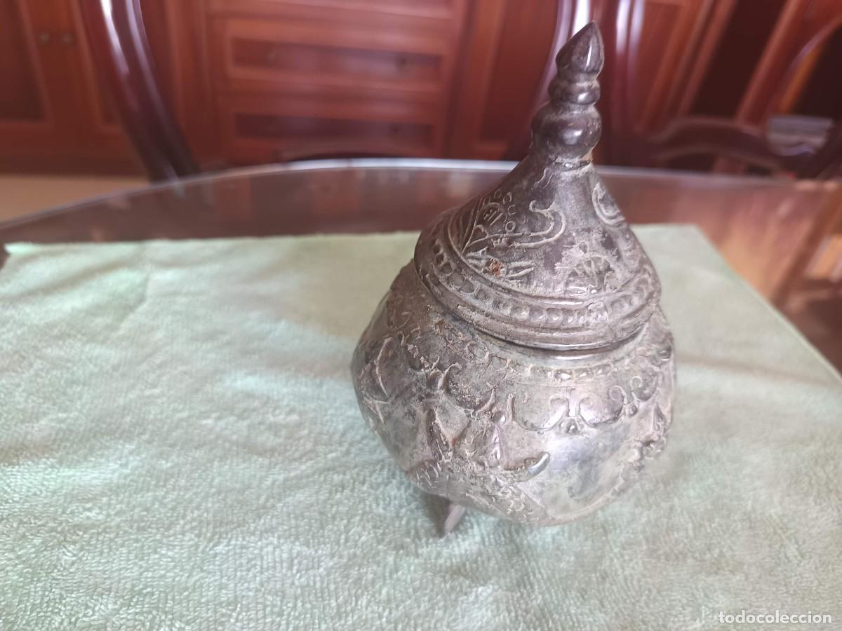 Antig&uuml;edades: Recipiente de esencias de cobre esta&ntilde;ado con grabados artesanales de estilo oriental