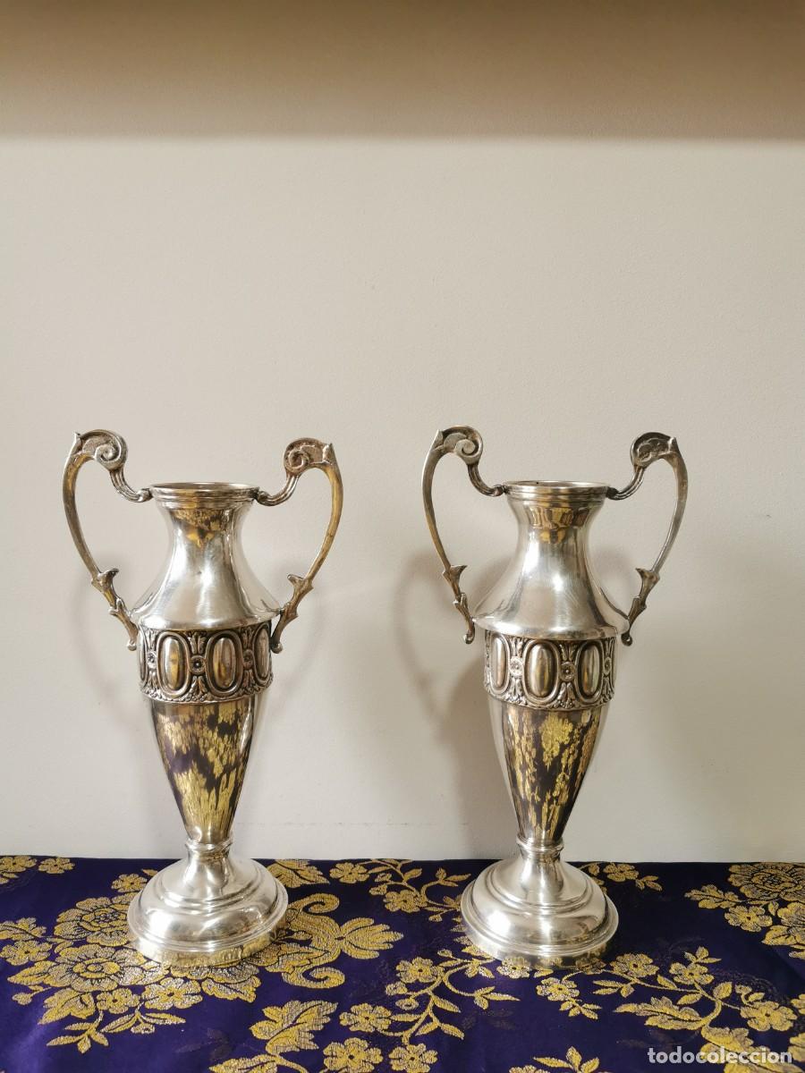 Antig&uuml;edades: Pareja de &aacute;nforas o jarrones de altar 32cm