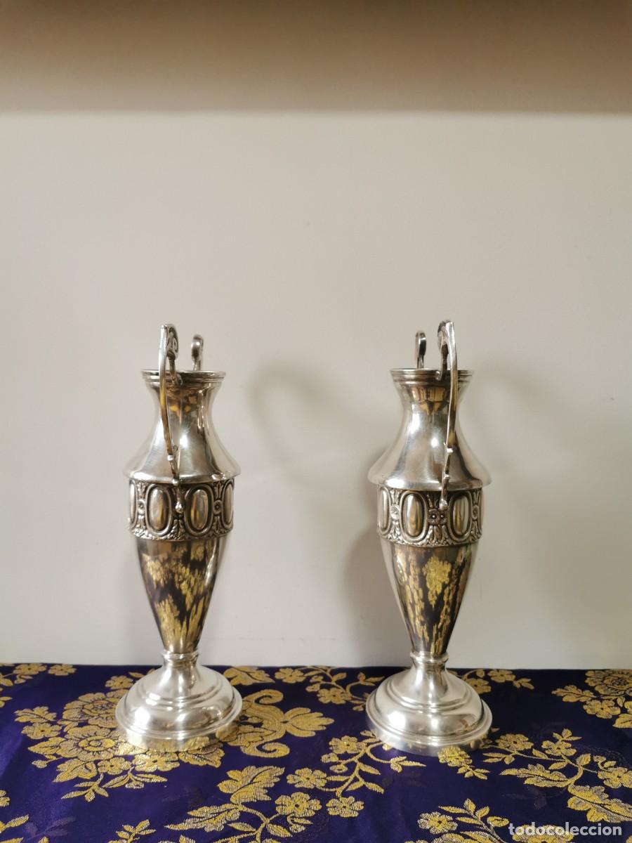 Antig&uuml;edades: Pareja de &aacute;nforas o jarrones de altar 32cm - Foto 2