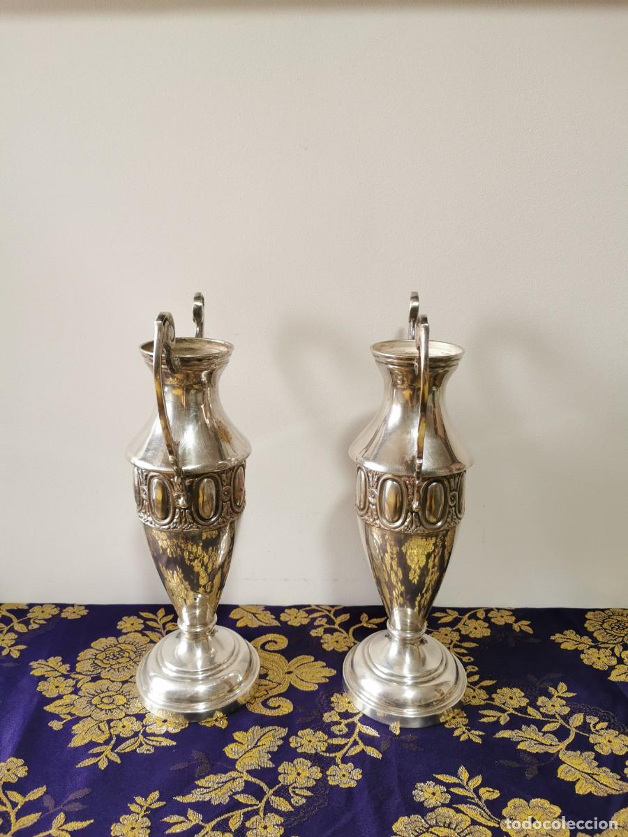 Antig&uuml;edades: Pareja de &aacute;nforas o jarrones de altar 32cm - Foto 2