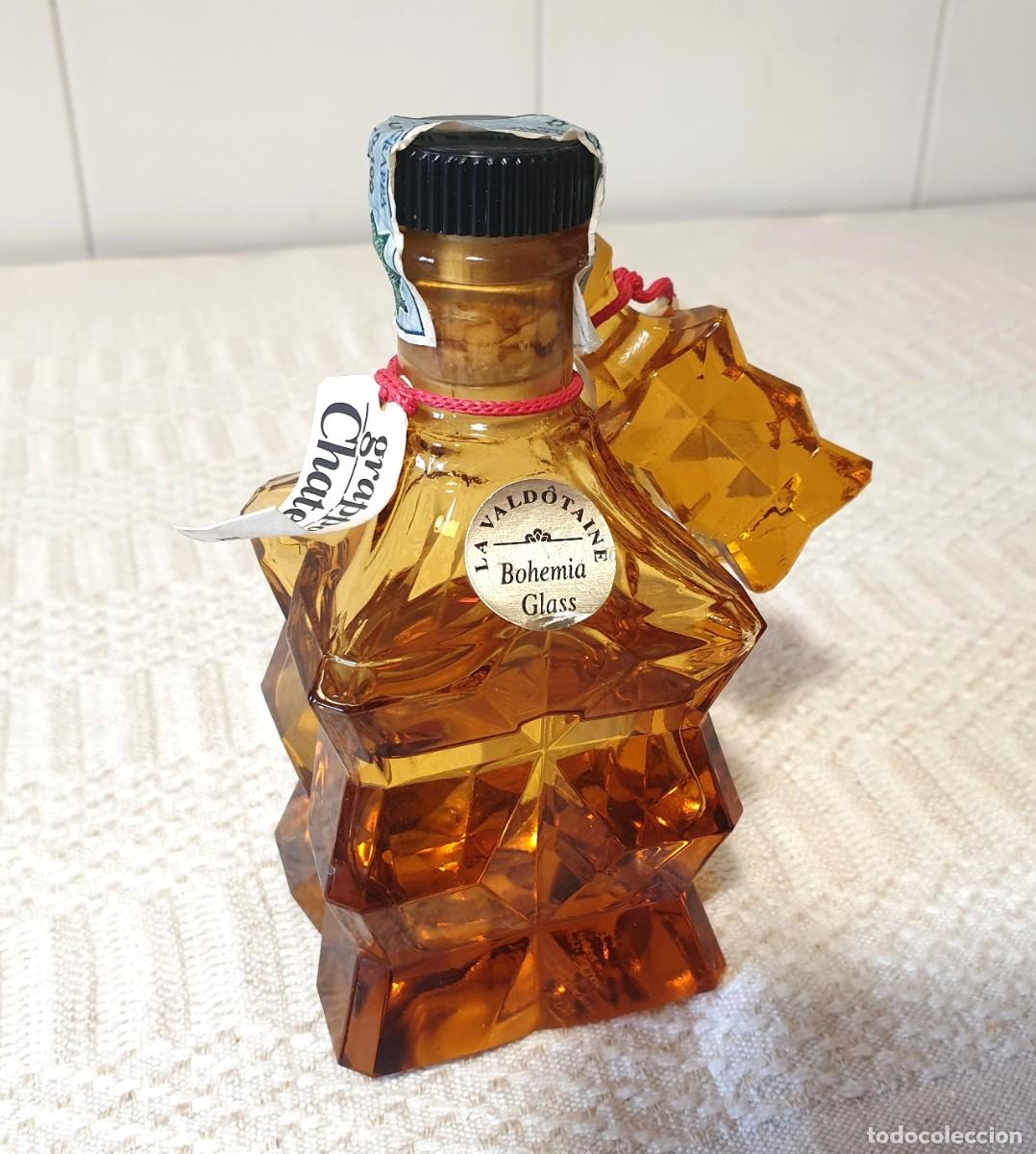 Antig&uuml;edades: Botella art&iacute;stica La Valdotaine Vintage Bohemia cristal art d&eacute;co &aacute;mbar tallado