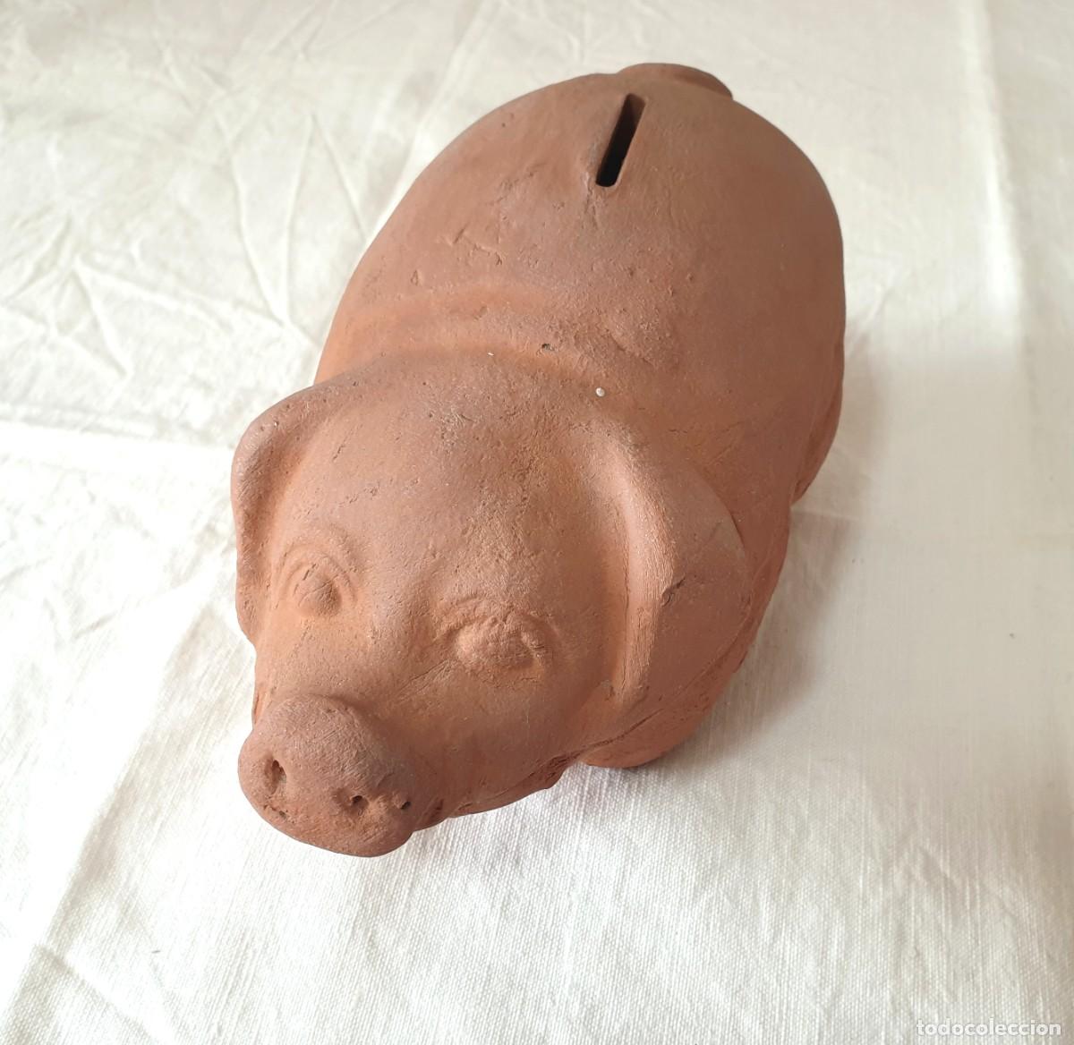 Antig&uuml;edades: Hucha de terracota hecha a mano con forma de cerdito