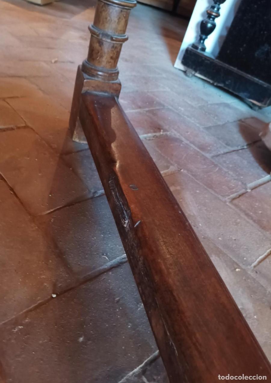 Antig&uuml;edades: Mesa de nogal antigua . - Foto 4
