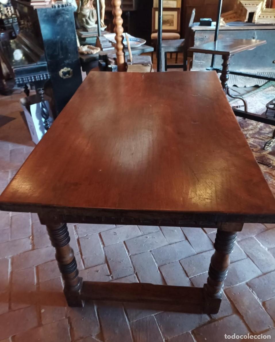Antig&uuml;edades: Mesa de nogal antigua . - Foto 5