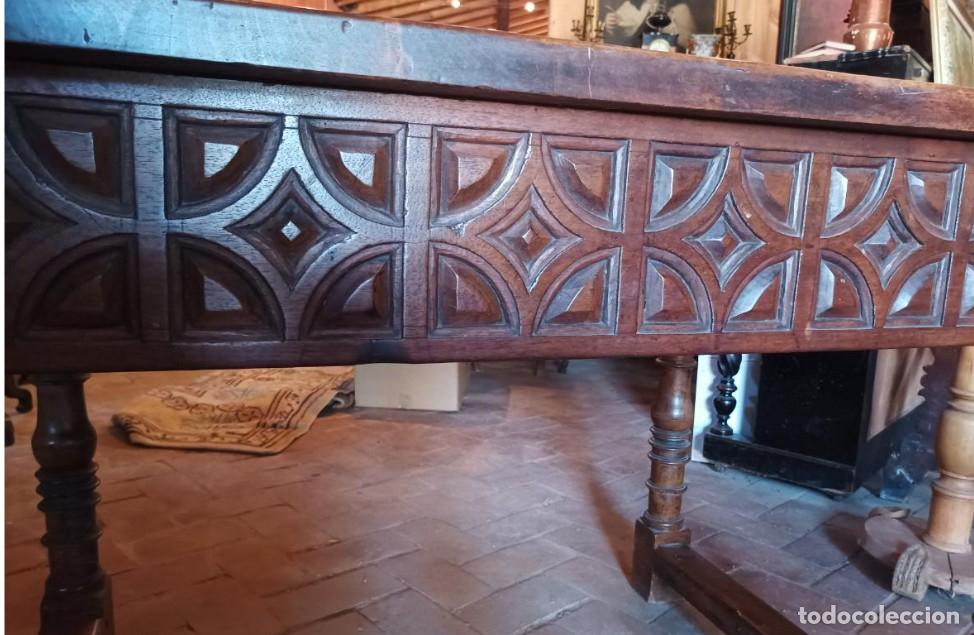Antig&uuml;edades: Mesa de nogal antigua . - Foto 9