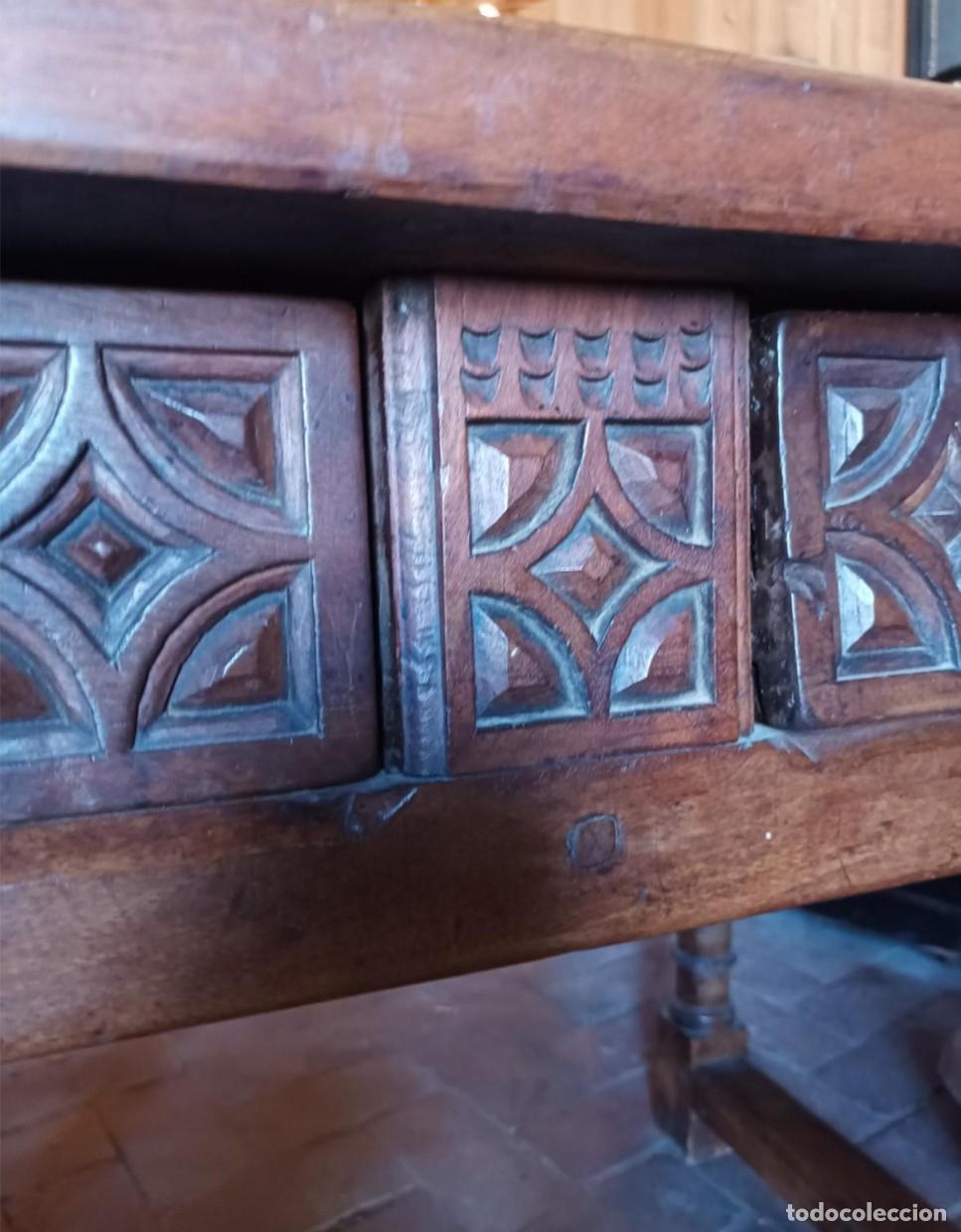 Antig&uuml;edades: Mesa de nogal antigua . - Foto 13