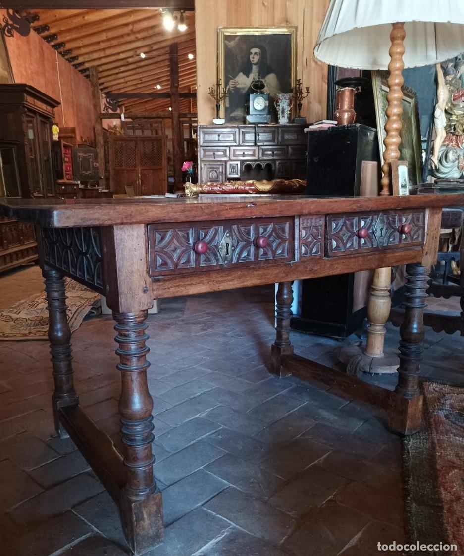 Antig&uuml;edades: Mesa de nogal antigua . - Foto 18