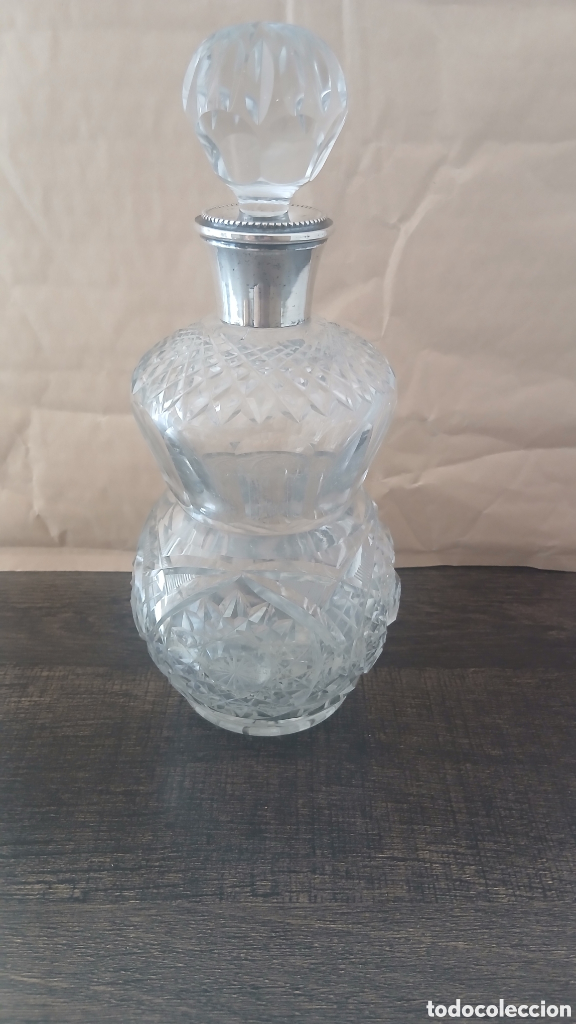 Antig&uuml;edades: Licorera de cristal y plata