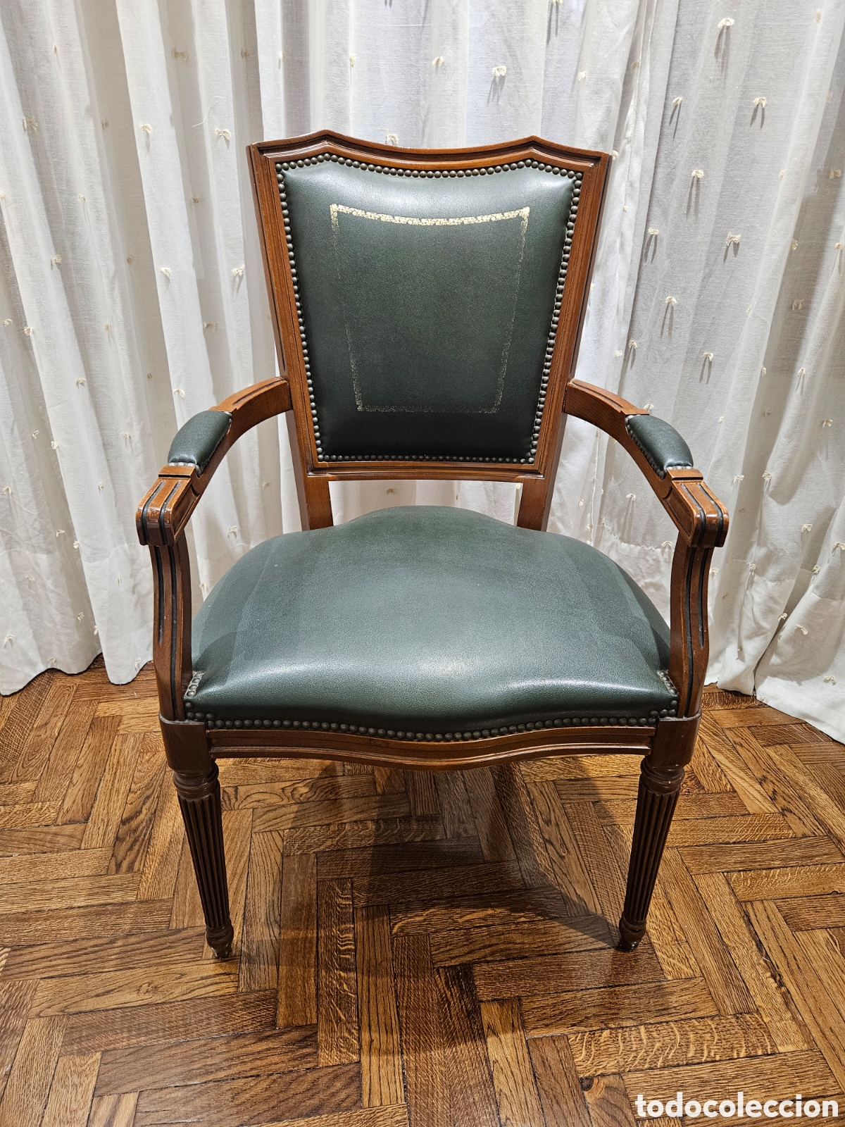Antig&uuml;edades: Silla antigua cuero verde