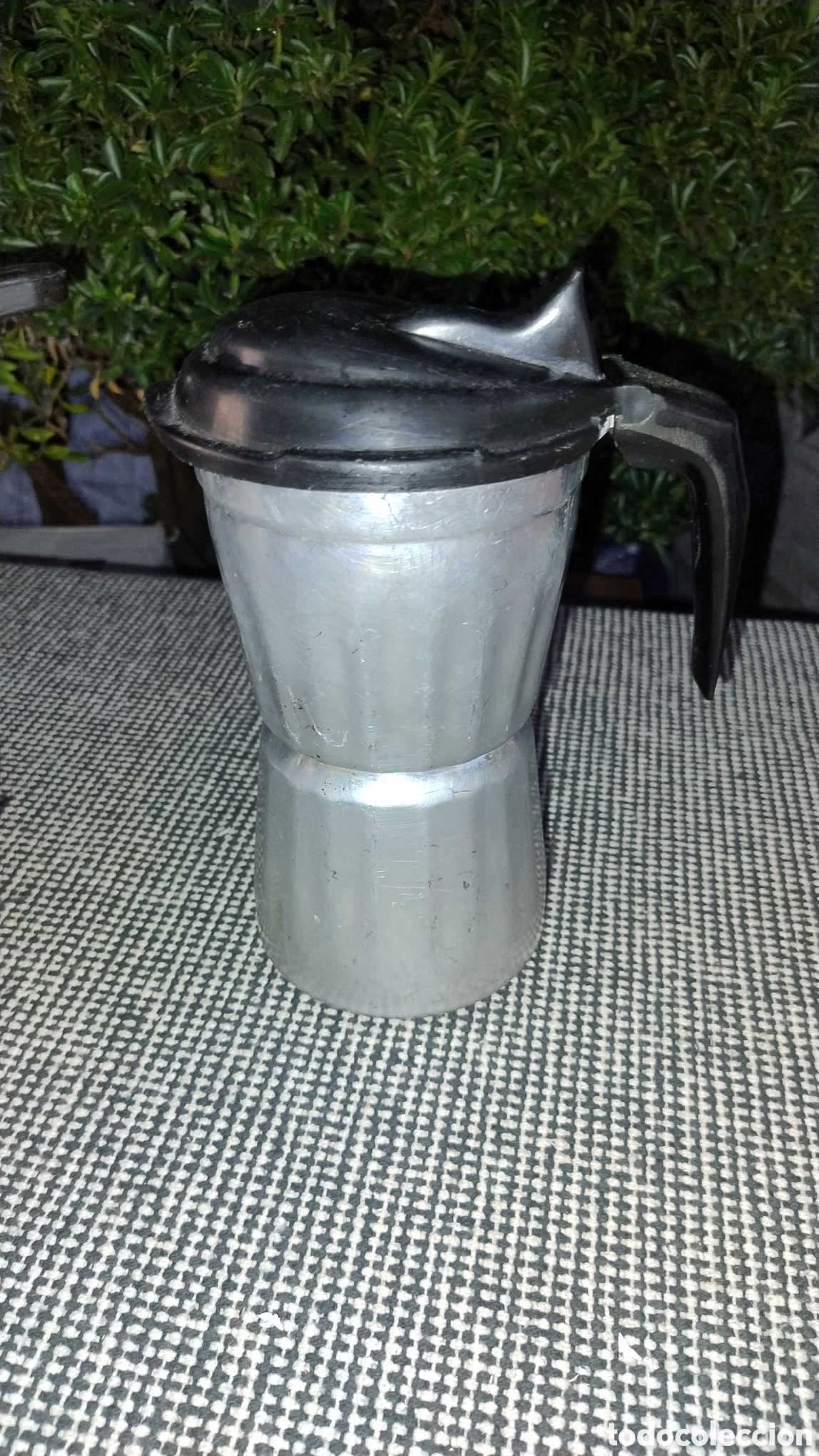 Antig&uuml;edades: Cafetera de aluminio magefesa antigua