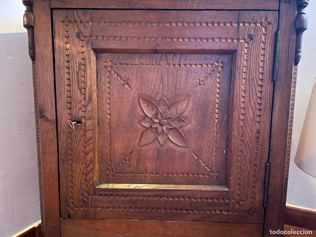 Antig&uuml;edades: Mueble auxiliar madera tallada estilo monta&ntilde;&eacute;s