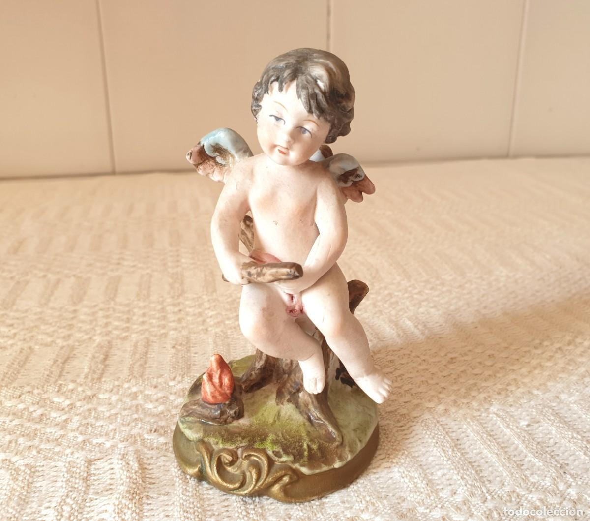Antig&uuml;edades: Figura de &aacute;ngel de porcelana bizcochada original de Capodimonte