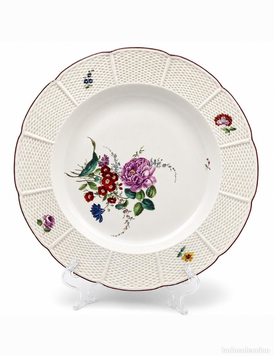 Antig&uuml;edades: Plato de porcelana aleman Ludwigsburg siglo XVIII 39 CM