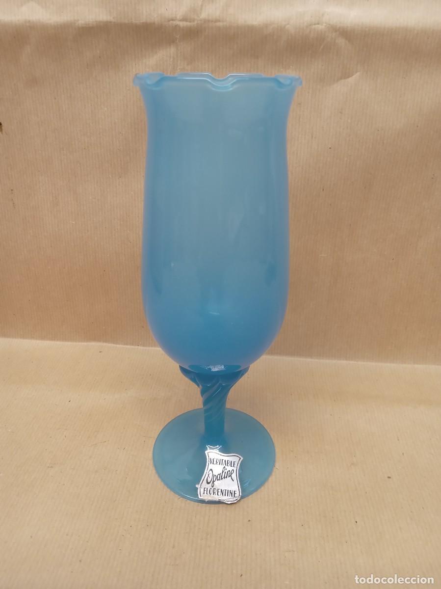 Antig&uuml;edades: FLORERO FLORENTINO DE OPALINA AZUL