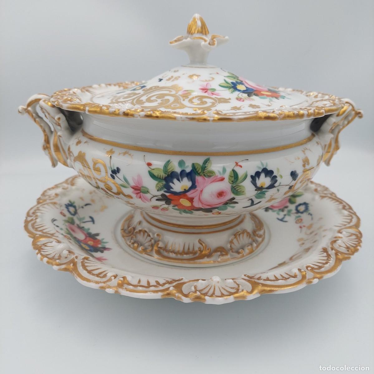 Antig&uuml;edades: Sopera y plato de porcelana francesa Jacob Petit siglo XIX