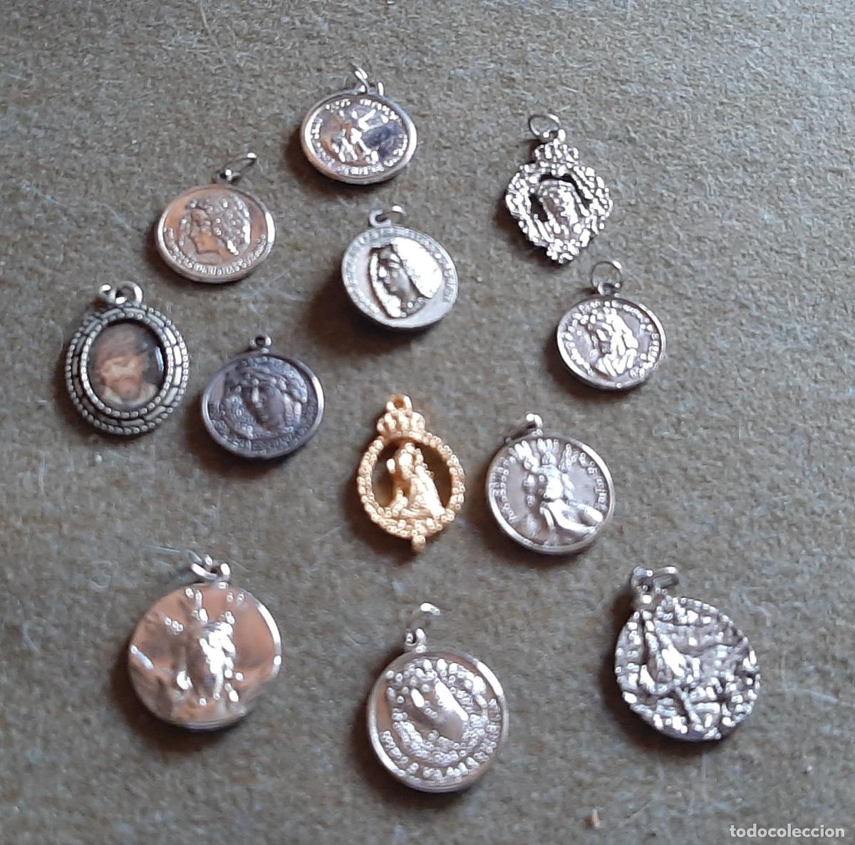 Antig&uuml;edades: LOTE DE 12 MEDALLITAS MEDALLAS - SEMANA SANTA SEVILLA Y OTRAS