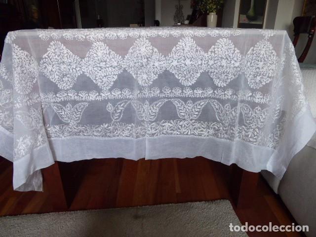 Antig&uuml;edades: PRECIOSO MANTEL DE ORGANZA COLOR MARFIL - GRANDE 3,08 x 1,56 m