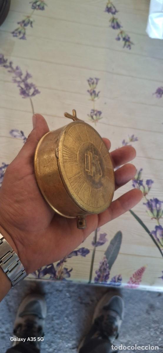 Antig&uuml;edades: Relicario para hostias en lat&oacute;n teca eucaristica - Foto 2