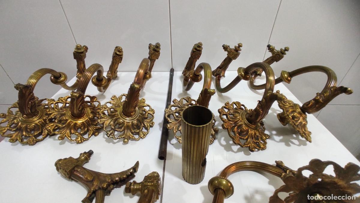 Antig&uuml;edades: 1238 LAMPARA DE TECHO, DE BRONCE Y LATON, DE OCHO BRAZOS, FINALES SIGLO XIX,