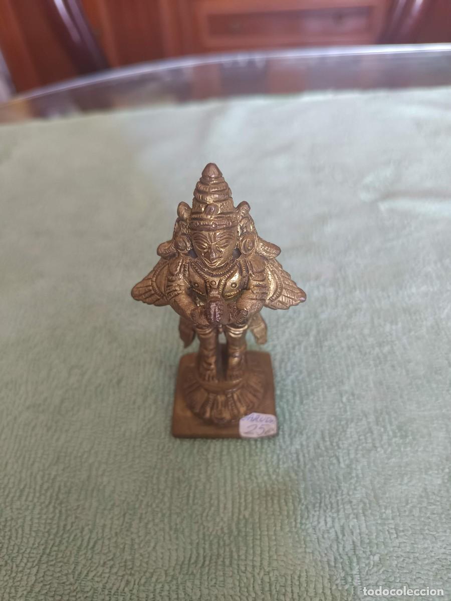 Antig&uuml;edades: Figura de metal de Garuda, el dios p&aacute;jaro divino de la mitolog&iacute;a hind&uacute; y veh&iacute;culo del dios Vishnu