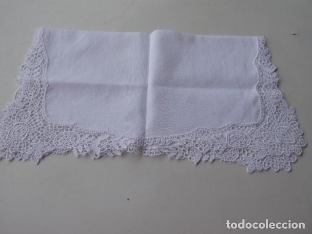 Antig&uuml;edades: PRECIOSO PA&Ntilde;UELO ANTIGUO CON ENCAJE DE GUIPUR - PERFECTO ESTADO