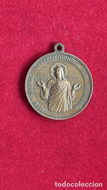 Antig&uuml;edades: Medalla Apostolado de la oraci&oacute;n , sagrado coraz&oacute;n de Jes&uacute;s siglo XIX 3,2 diametro ,12 grs