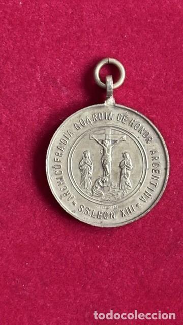 Antig&uuml;edades: Archicofradia de la guardia de honor del Sagrado Coraz&oacute;n de Jes&uacute;s 3,cm diametro ,11,1grs
