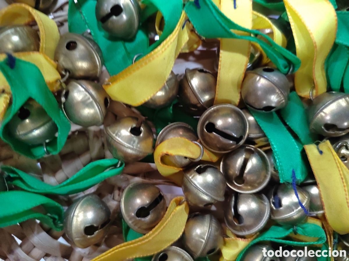 Antig&uuml;edades: 90 cascabeles de metal laton - Foto 3
